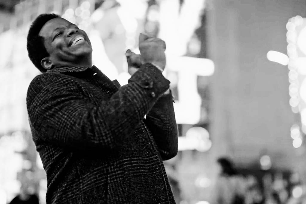 Mauro Castillo reimagina un clásico jazzístico con “FLY ME TO THE MOON”