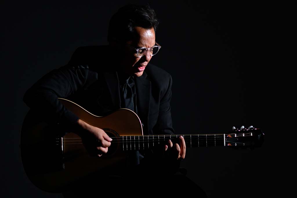 David Lindes explora la paternidad y la sanación con su disco "Peace with a Lion" producido por el ganador del Grammy Alex Cuba