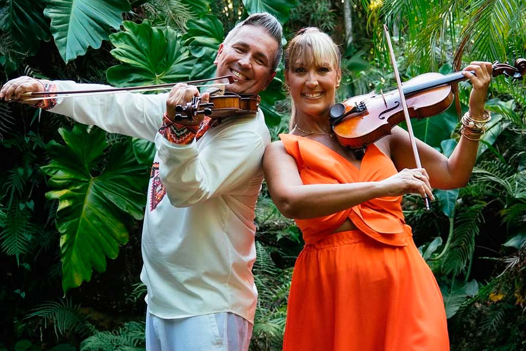 Dúo de Violinistas Cubanos Tania & Abraham Firman con Roc Nation Distribution y Lanzan Nuevo Sencillo «Óshun Yesá»