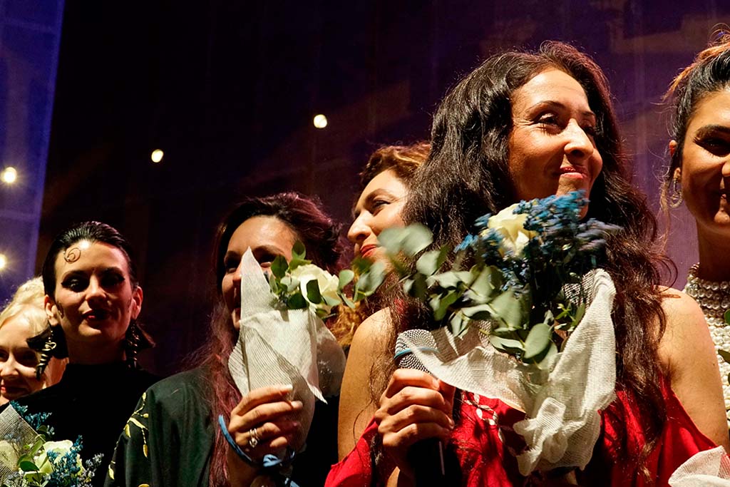 FLOATING IN THE AIR, PEACE IN OUR HANDS una  Sinfonía por la Paz