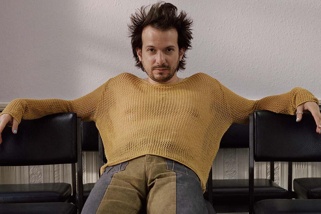 Attawalpa, banda de Luis Felber uno de los creadores de la serie de Netflix 'Too Much', presenta el video de su track "Alma"