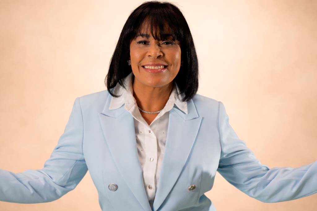 Marleni reafirma su consagración con "La Luz de mis Días", su segundo álbum de estudio